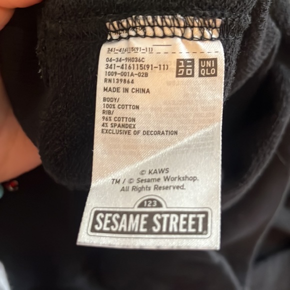Kaws-Uniqlo Sesame Street Crew Neck - Picture 5 of 5
